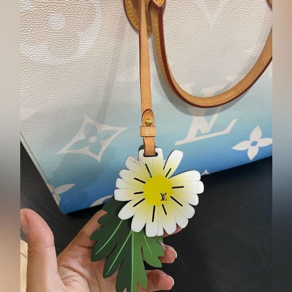 LOUIS VUITTON Monogram Giant By The Pool Onthego GM Blue - Picture 15 of 16